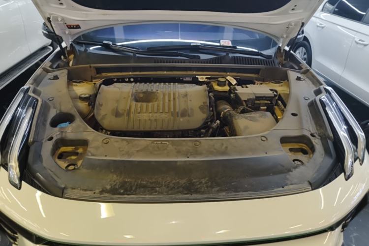 Used Lynk & Co 03 2023 2.0TD DCT JingPro Engine Bay
