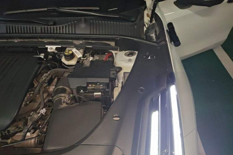 Used Lynk & Co 03 2023 2.0TD DCT JingPro Engine Bay Left