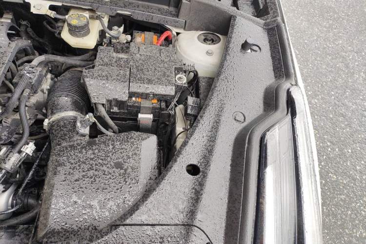 Used Lynk & Co 03 2023 2.0TD DCT JingPro Engine Bay Left