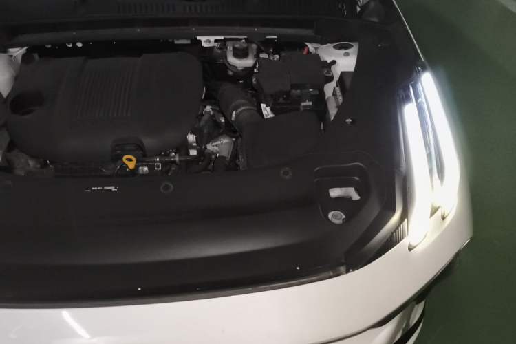 Used Lynk & Co 03 2023 1.5TD DCT JingPro Engine Bay Left