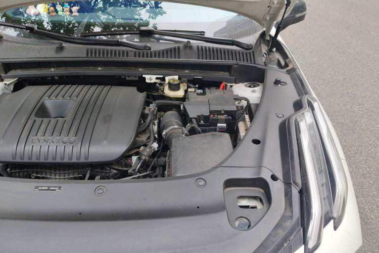 Used Lynk & Co 03 2023 2.0TD DCT JingPro Engine Bay Left