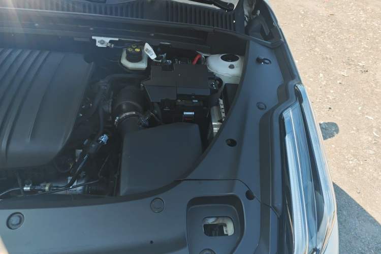 Used Lynk & Co 03 2023 2.0TD DCT H-Power Halo Engine Bay Left