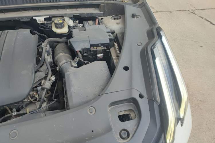 Used Lynk & Co 03 2023 2.0TD DCT JingPro Engine Bay Left