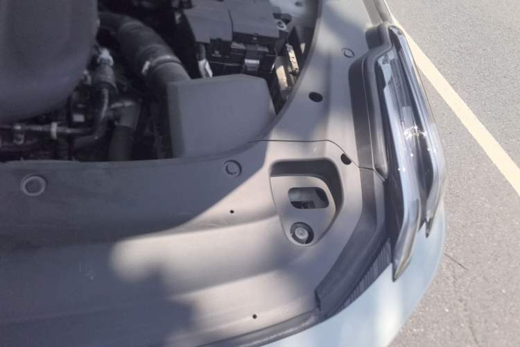 Used Lynk & Co 03 2023 1.5TD DCT JingPro Engine Bay Left