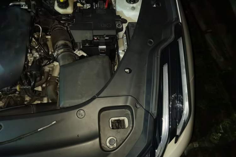 Used Lynk & Co 03 2023 1.5TD DCT JingPro Engine Bay Left