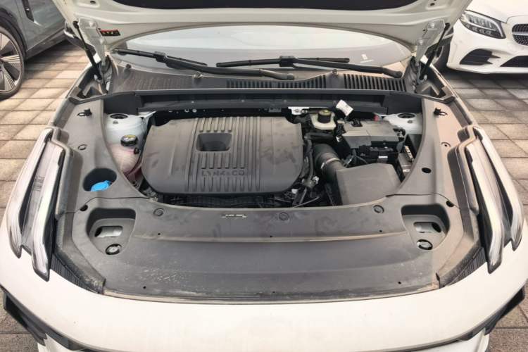 Used Lynk & Co 03 2023 2.0TD DCT JingPro Engine Bay