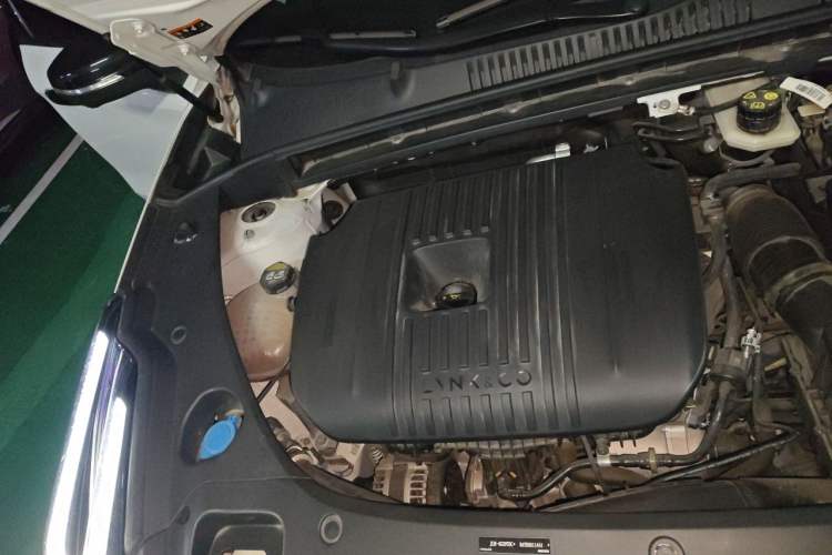 Used Lynk & Co 03 2023 2.0TD DCT JingPro Engine Bay Right