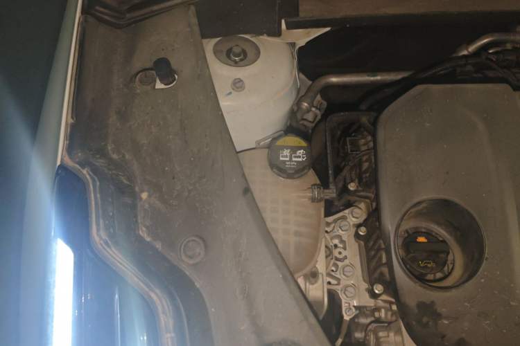 Used Lynk & Co 03 2023 1.5TD DCT JingPlus Engine Bay Right