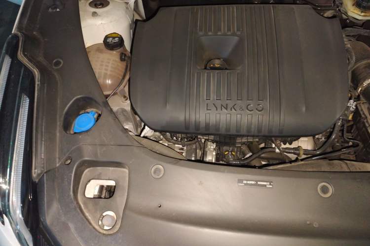 Used Lynk & Co 03 2023 2.0TD DCT JingPro Engine Bay Right