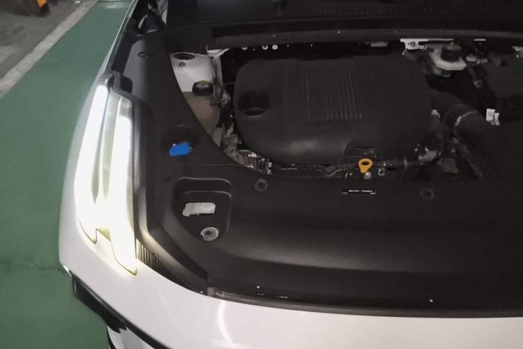 Used Lynk & Co 03 2023 1.5TD DCT JingPro Engine Bay Right