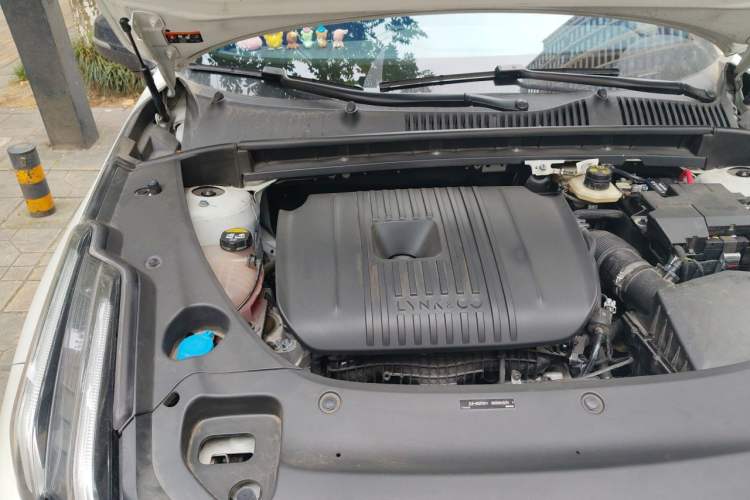 Used Lynk & Co 03 2023 2.0TD DCT JingPro Engine Bay Right