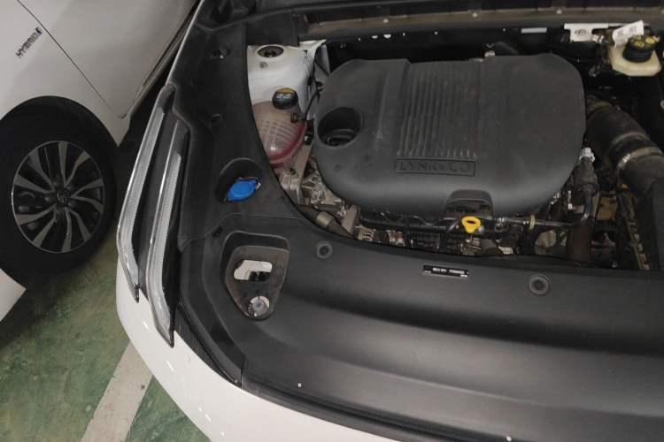 Used Lynk & Co 03 2023 1.5TD DCT JingPro Engine Bay Right