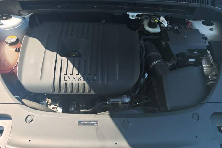 Used Lynk & Co 03 2023 2.0TD DCT H-Power Halo Engine Bay