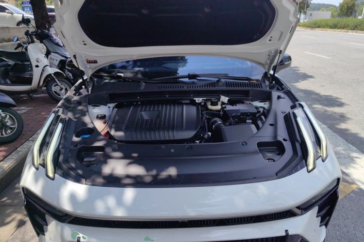 Used Lynk & Co 03 2023 2.0TD DCT H-Power Halo Engine Bay