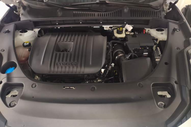 Used Lynk & Co 03 2023 2.0TD DCT JingPro Engine Bay
