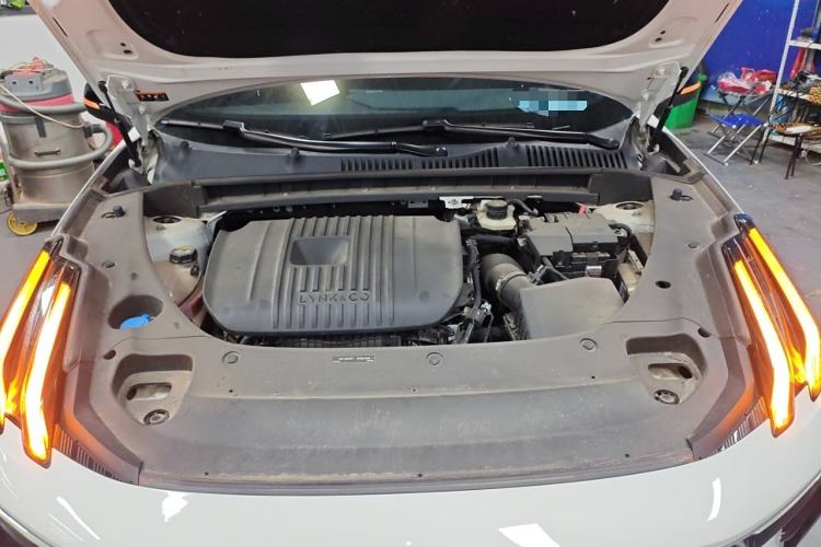 Used Lynk & Co 03 2023 2.0TD DCT JingPro Engine Bay
