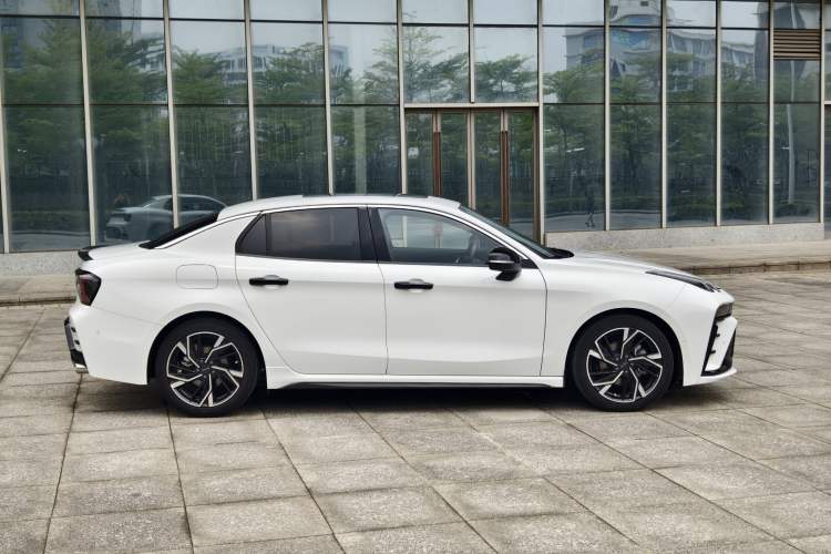 Used Lynk & Co 03 2023 2.0TD DCT H-Power Halo Exterior 3