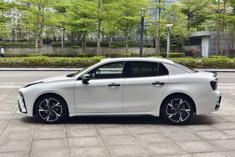 Used Lynk & Co 03 2023 2.0TD DCT H-Power Halo Exterior 4