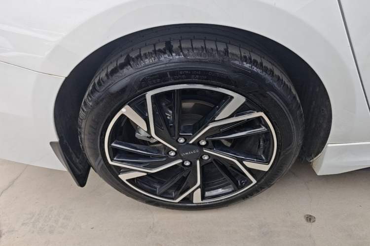 Used Lynk & Co 03 2023 1.5TD DCT JingPro Exterior 5