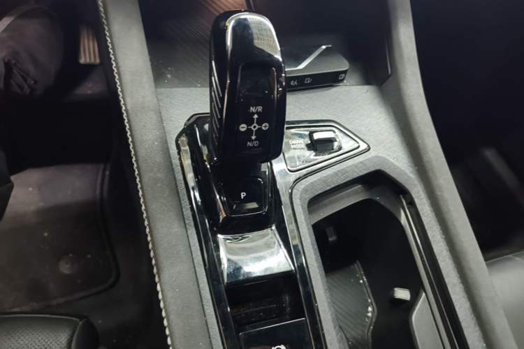 Used Lynk & Co 03 2023 2.0TD DCT H-Power Halo Gear Lever