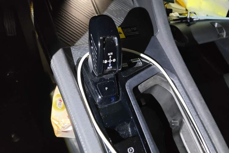 Used Lynk & Co 03  Gear Lever