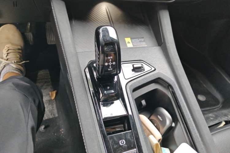 Used Lynk & Co 03 2023 1.5TD DCT JingPro Gear Lever