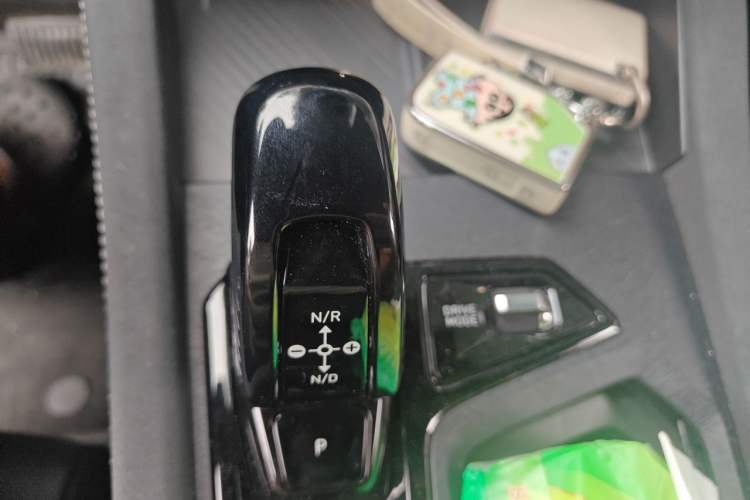 Used Lynk & Co 03 2023 2.0TD DCT JingPro Gear Lever