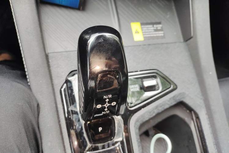 Used Lynk & Co 03 2023 2.0TD DCT JingPro Gear Lever