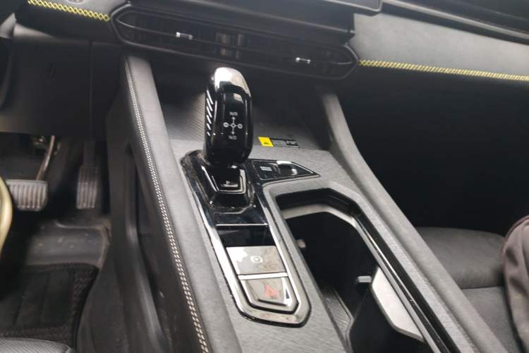 Used Lynk & Co 03 2023 2.0TD DCT H-Power Halo Gear Lever