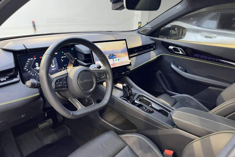 Used Lynk & Co 03 2023 2.0TD DCT JingPro Interior 1