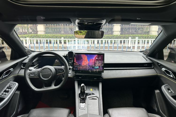 Used Lynk & Co 03 2023 2.0TD DCT H-Power Halo Interior 1