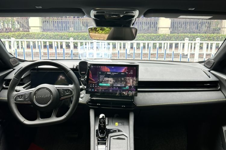 Used Lynk & Co 03 2023 2.0TD DCT H-Power Halo Interior 2