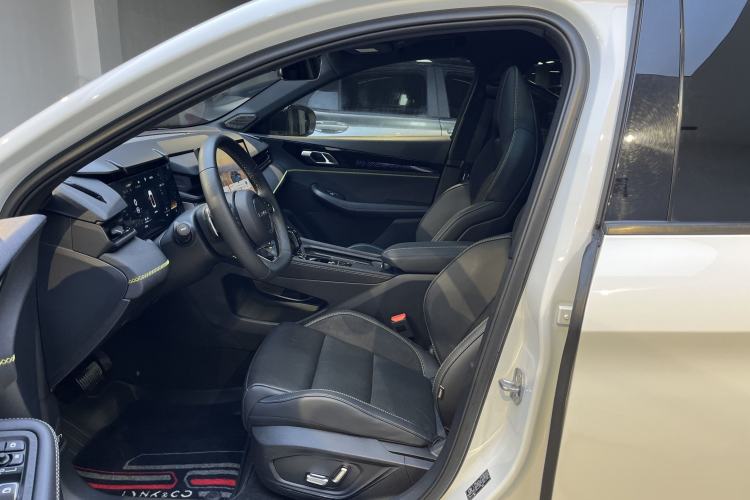 Used Lynk & Co 03 2023 2.0TD DCT JingPro Interior 3