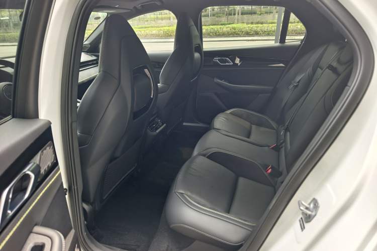 Used Lynk & Co 03 2023 2.0TD DCT H-Power Halo Interior 5