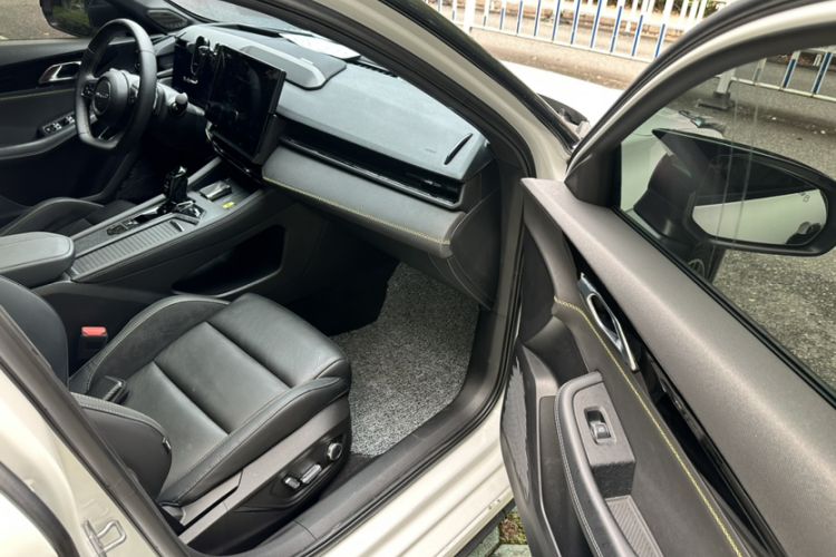 Used Lynk & Co 03 2023 2.0TD DCT H-Power Halo Interior 6