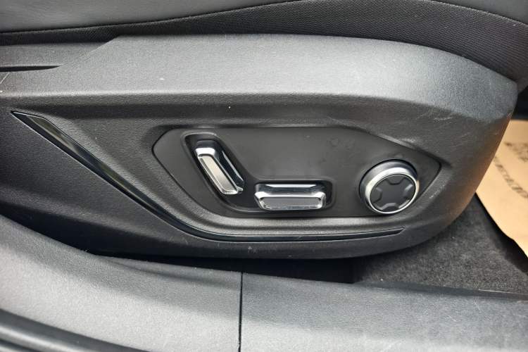 Used Lynk & Co 03 2023 2.0TD DCT H-Power Halo Interior 7