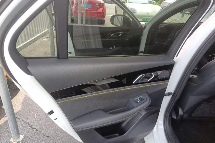 Used Lynk & Co 03 2023 2.0TD DCT JingPro Interior 8