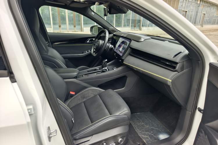 Used Lynk & Co 03 2023 2.0TD DCT H-Power Halo Interior 8