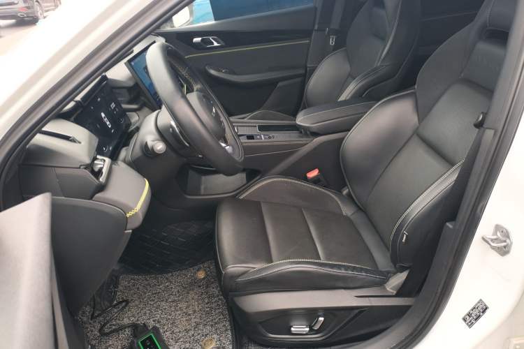 Used Lynk & Co 03 2023 2.0TD DCT JingPro Left Front Seat