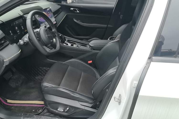 Used Lynk & Co 03 2023 1.5TD DCT JingPro Left Front Seat