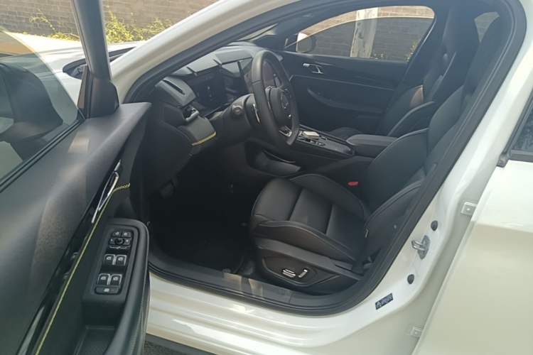 Used Lynk & Co 03 2023 1.5TD DCT JingPlus Left Front Seat