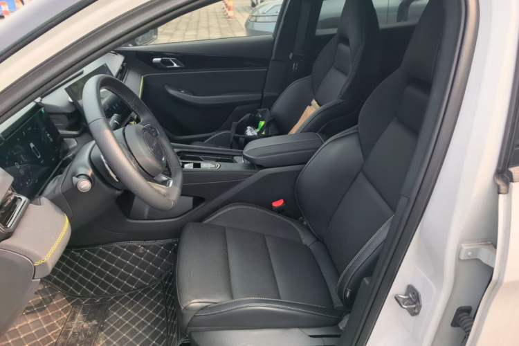 Used Lynk & Co 03 2023 2.0TD DCT JingPro Left Front Seat