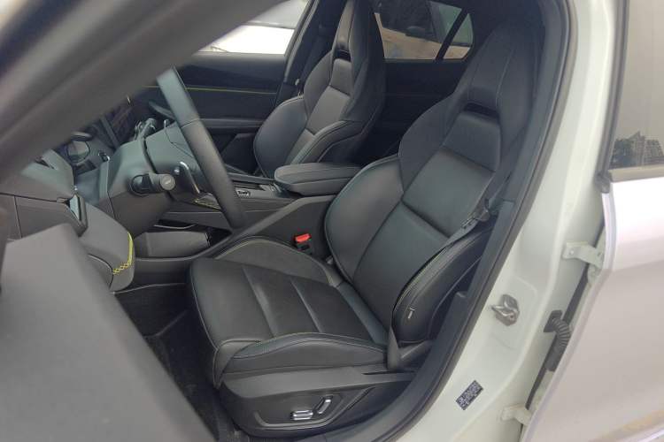 Used Lynk & Co 03 2023 2.0TD DCT JingPro Left Front Seat