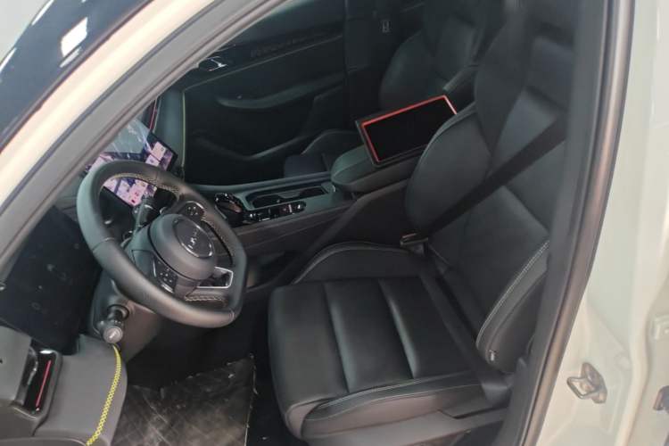 Used Lynk & Co 03 2023 2.0TD DCT JingPro Left Front Seat