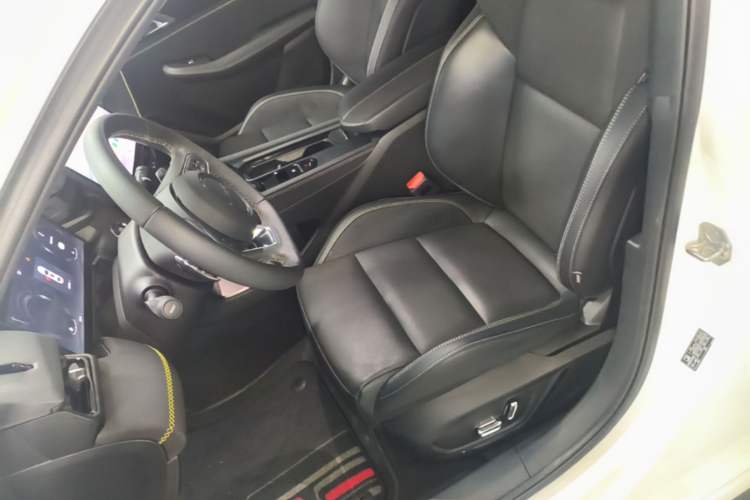 Used Lynk & Co 03 2023 2.0TD DCT JingPro Left Front Seat