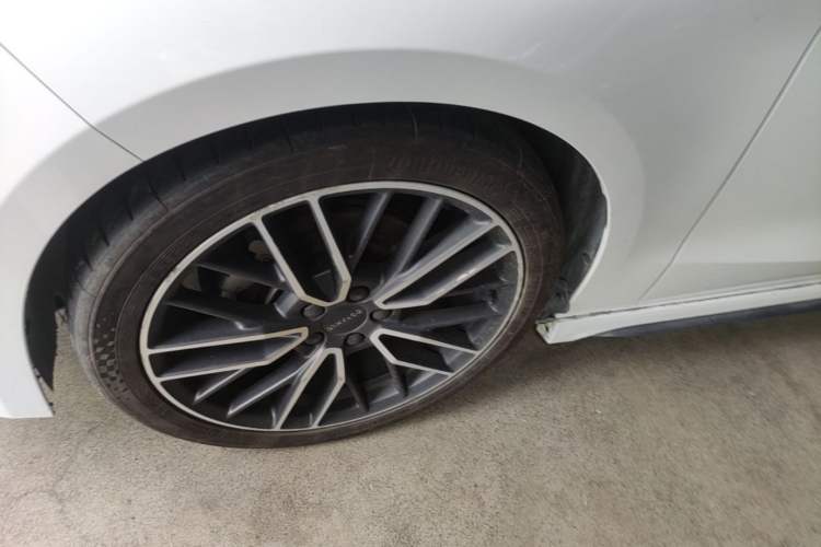 Used Lynk & Co 03 2023 2.0TD DCT JingPro Left Front Wheel Hub
