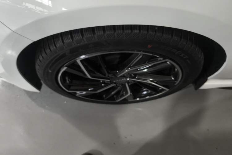 Used Lynk & Co 03 2023 1.5TD DCT JingPro Left Front Wheel Hub