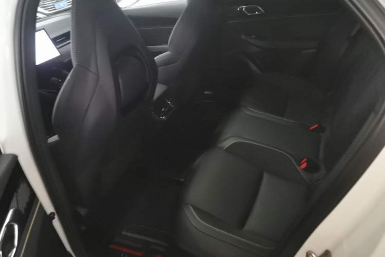 Used Lynk & Co 03 2023 2.0TD DCT JingPro Left Rear Seat