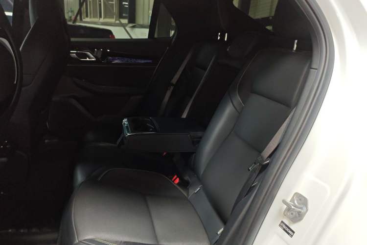 Used Lynk & Co 03 2023 2.0TD DCT JingPro Left Rear Seat