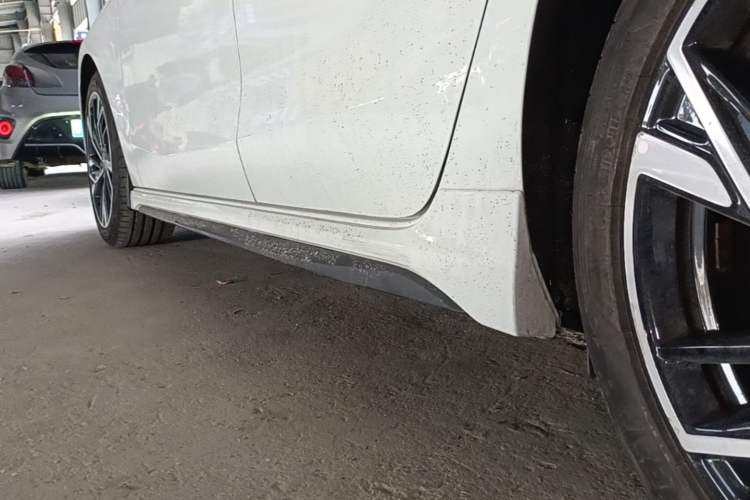 Used Lynk & Co 03 2023 1.5TD DCT JingPro Left Side Sill